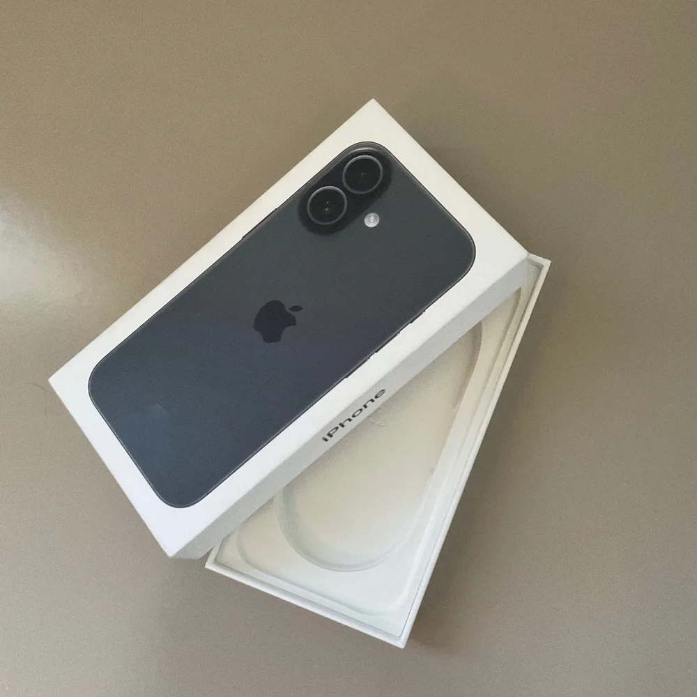 Apple IPhone 17 box